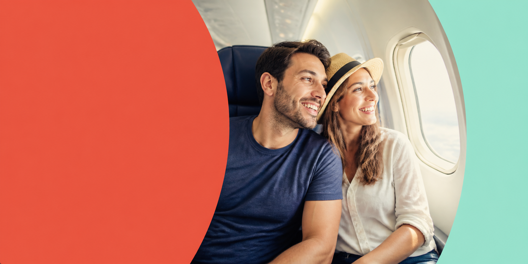 Pareja disfrutando de un viaje en avión